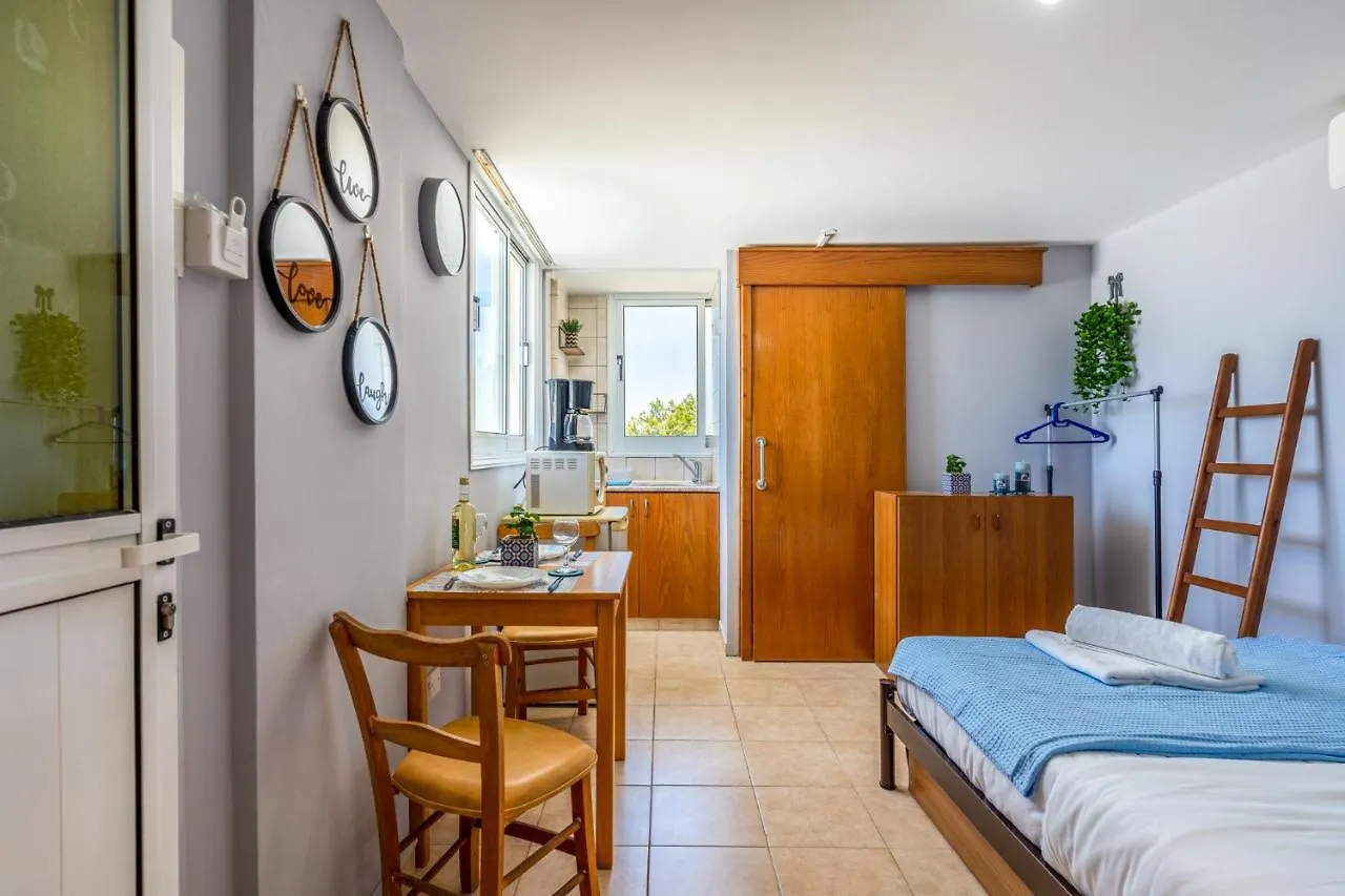 Studio Piccolo In Larnaca